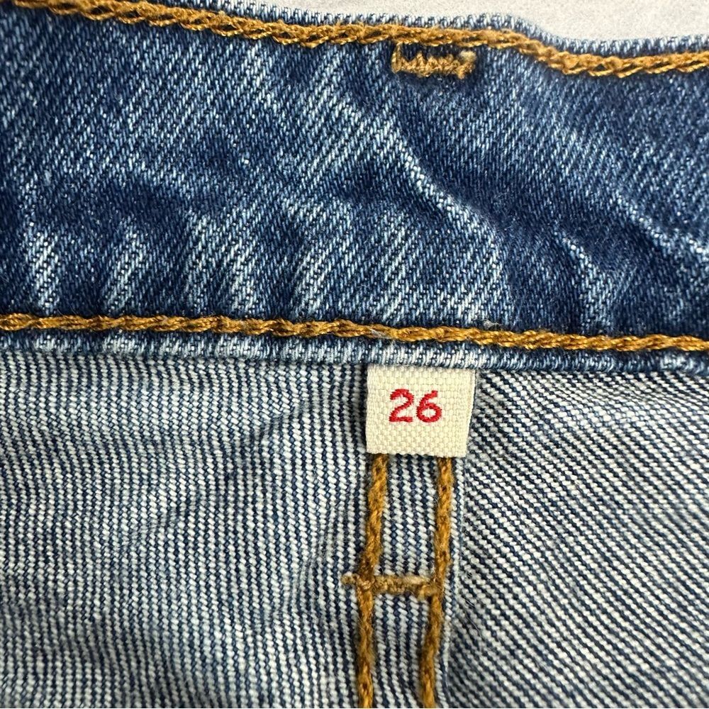 Levi's size 26 Wedgie Straight Distressed Jeans in Lasting Impression Wash - Picture 11 of 14